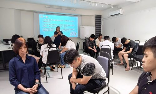 讨论分享、祷告